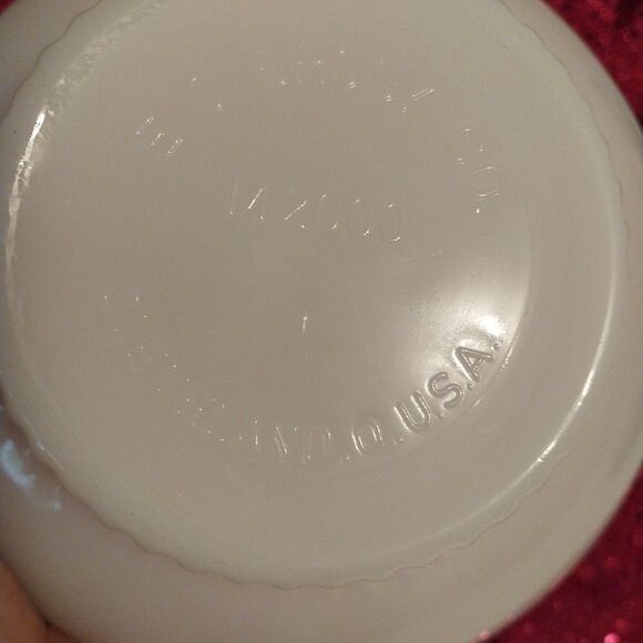 Vintage Y2K E.O Brody Milk Glass Candy Dish Bowl Scalloped Edge Ribbed Pedestal - Picture 7 of 7